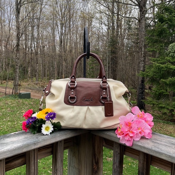 COACH LEATHER Handbag /Shoulder Tote. NEW!! WOW! - Picture 2 of 8